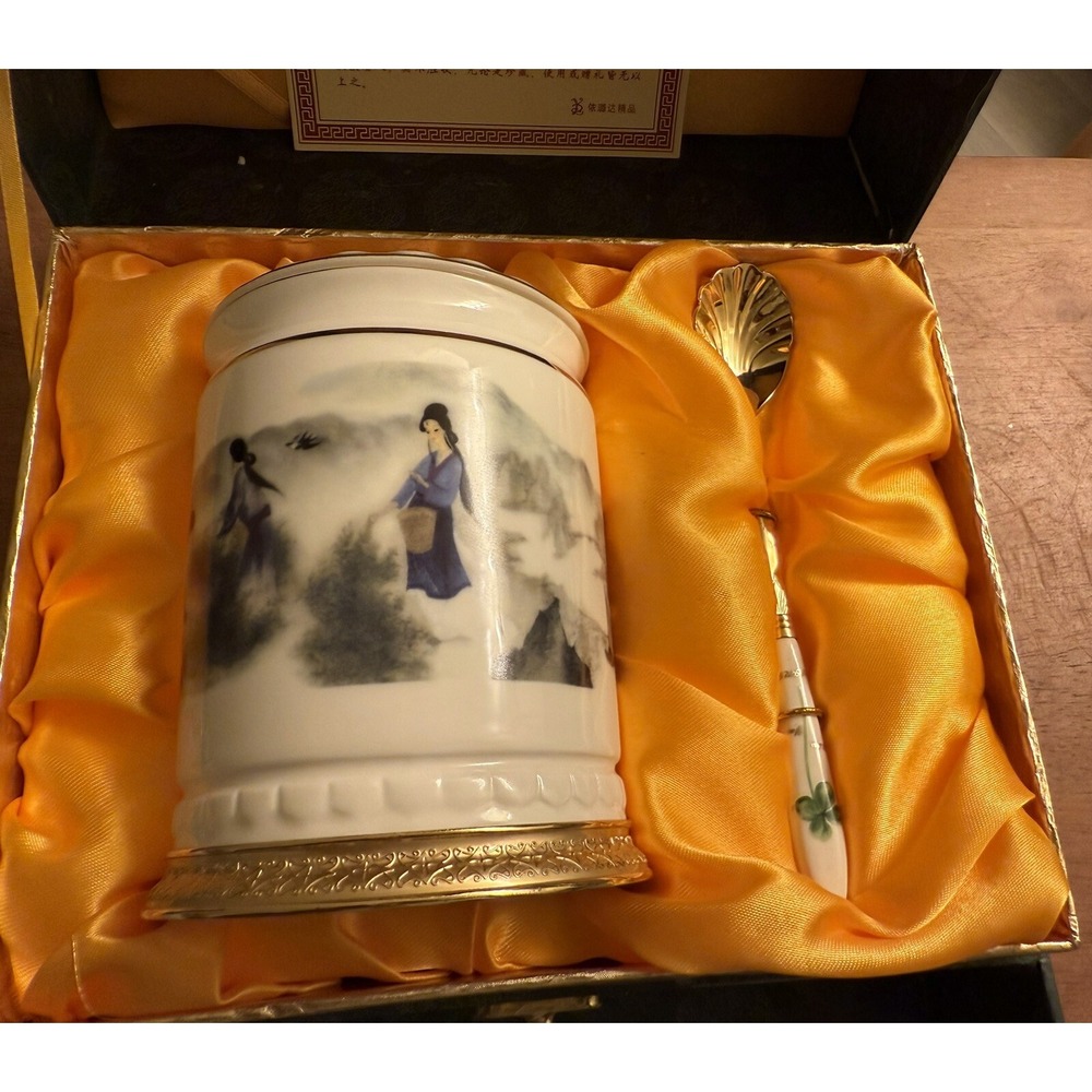 Danfoss China 1996-2006 Porcelain Tea Jar‎ & Spoon Boxed Set Calligraphy Geishas